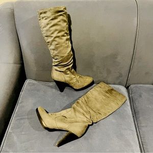 Deanna Gray Suede heeled boots
